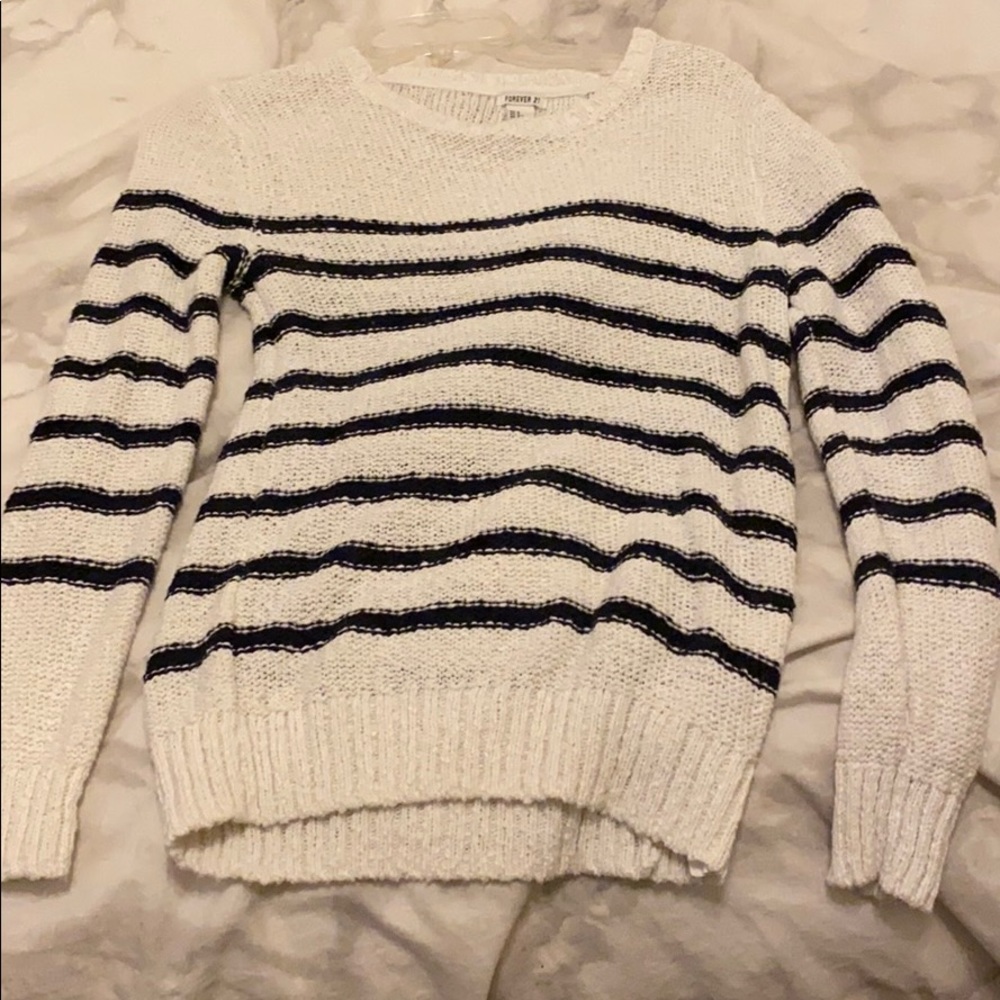long sleeve knitted sweater, NEVER worn !